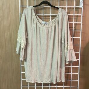 Gilli puffy sleeve shirt. Tan, NWT